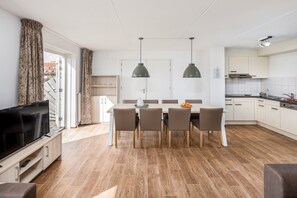 Dining - Family-Friendly Retreat (Bruinisse)
