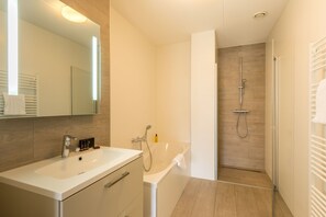 Bathtub