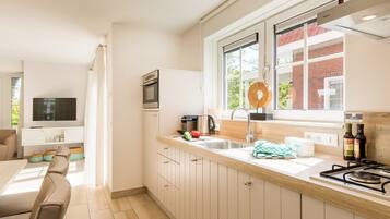 Réfrigérateur, micro-ondes, lave-vaisselle, cafetiÚre/bouilloire