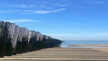 Una spiaggia nelle vicinanze