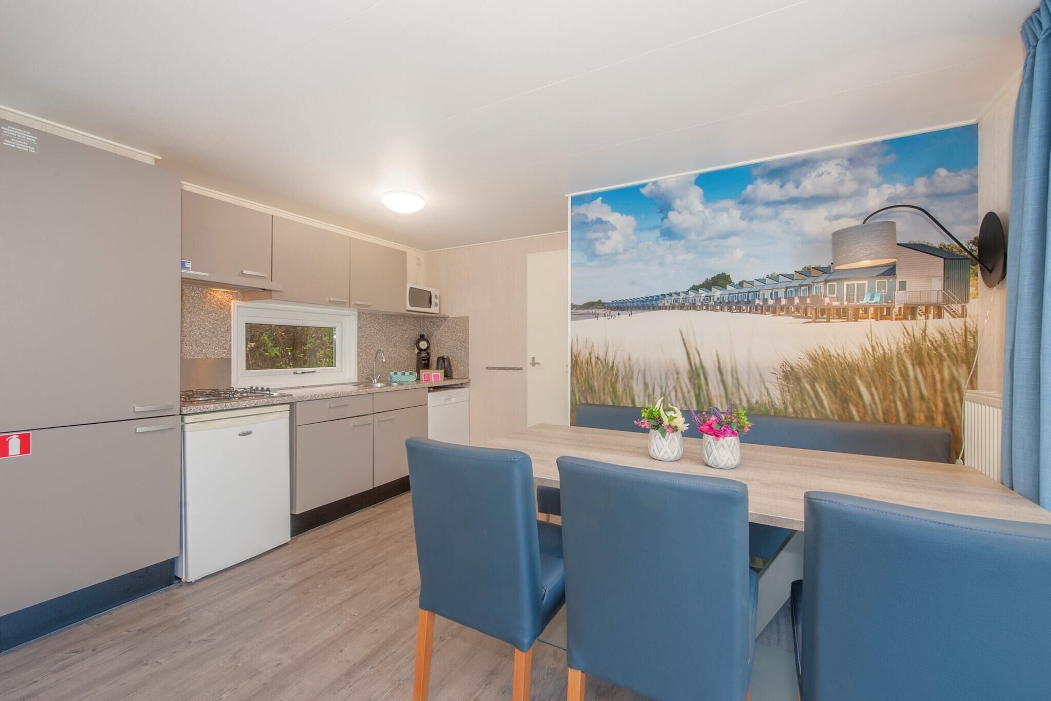 Microondas, placa de cocina, lavavajillas y cafetera o tetera