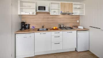 Réfrigérateur, micro-ondes, lave-vaisselle, cafetiÚre/bouilloire