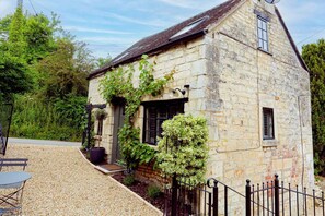 Exterior - Mill House Cottage - Cosy Stay on The Cotswold Way (Pitchcombe)
