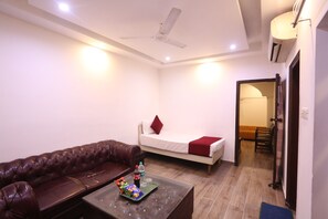 Deluxe Room | 1 bedroom, free WiFi - Hotel Shilo inn  (New Delhi)