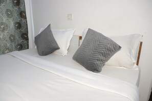 Deluxe Room | 1 bedroom, free WiFi - Hotel Shilo inn  (New Delhi)