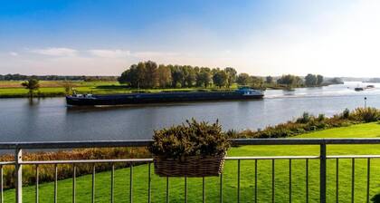 Villa in Arcen with bath and combi microwave