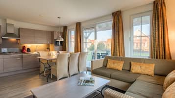 Een televisie, een dvd-speler en een stereo