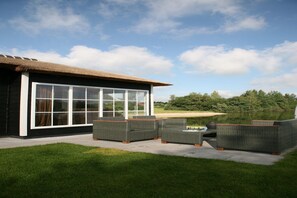 Terrace/patio - Stylish Woodland Chalet (Hoge Hexel)