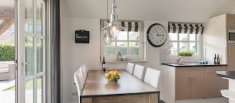 Giethoorn Villa with Modern Touch