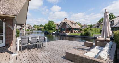 Giethoorn Villa with Modern Touch