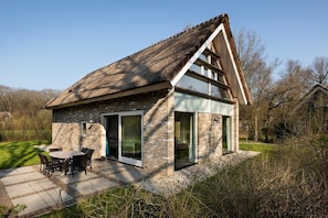 Outdoor dining - Wellness Villa | Finnish Sauna (Ruinen)