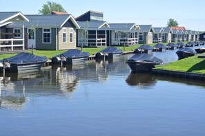 Marina - Lakeside Cottage with Boat (Giethoorn)