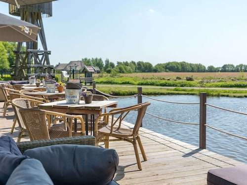 Luxe villa met zes badkamers, gelegen in een natuurgebied