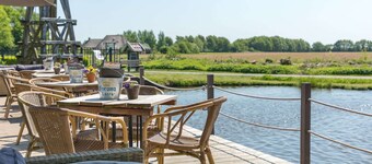 Luxury villa with six bathrooms, located in a national park