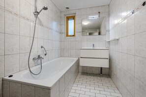 Bathtub - Cozy Villa Near the Dunes (Hollum)