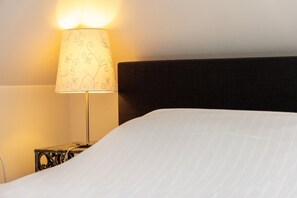 2 bedrooms, free WiFi - Canal-Side Bungalow Stay (Eernewoud)