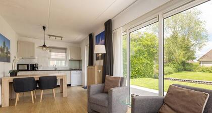 Cozy Bungalow with Terrace
