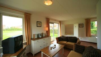 Smart TV, fireplace, DVD player