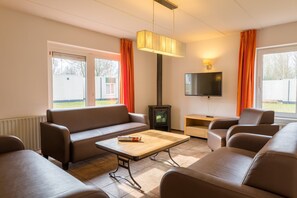 Smart TV, fireplace - Spacious bungalow near the Hunebedcentrum (Borger)