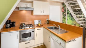 Een magnetron, een vaatwasser, een koffiezetapparaat/waterkoker