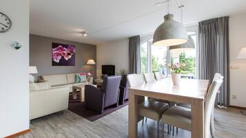 Een smart-tv en een dvd-speler