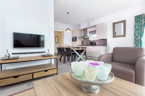 Smart TV - Apartment in Dutch Countryside Bliss (Ouddorp)