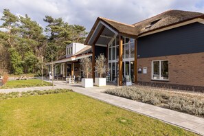 Exterior - Bungalow in Veluwe with Infrared Sauna (Putten)