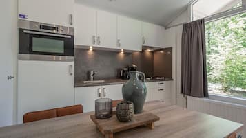 Réfrigérateur, micro-ondes, plaque de cuisson, lave-vaisselle