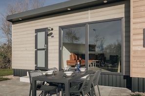 Outdoor dining - Chalet near Dutch Coast & Sandy Beaches (Domburg)