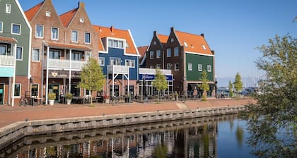 Haus in Volendam mit Hafenblick