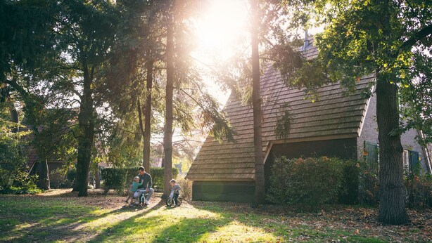 A house with a sloped roof and a covered porch area. - Holiday Home near Breda & De Biesbosch Park (Oosterhout)