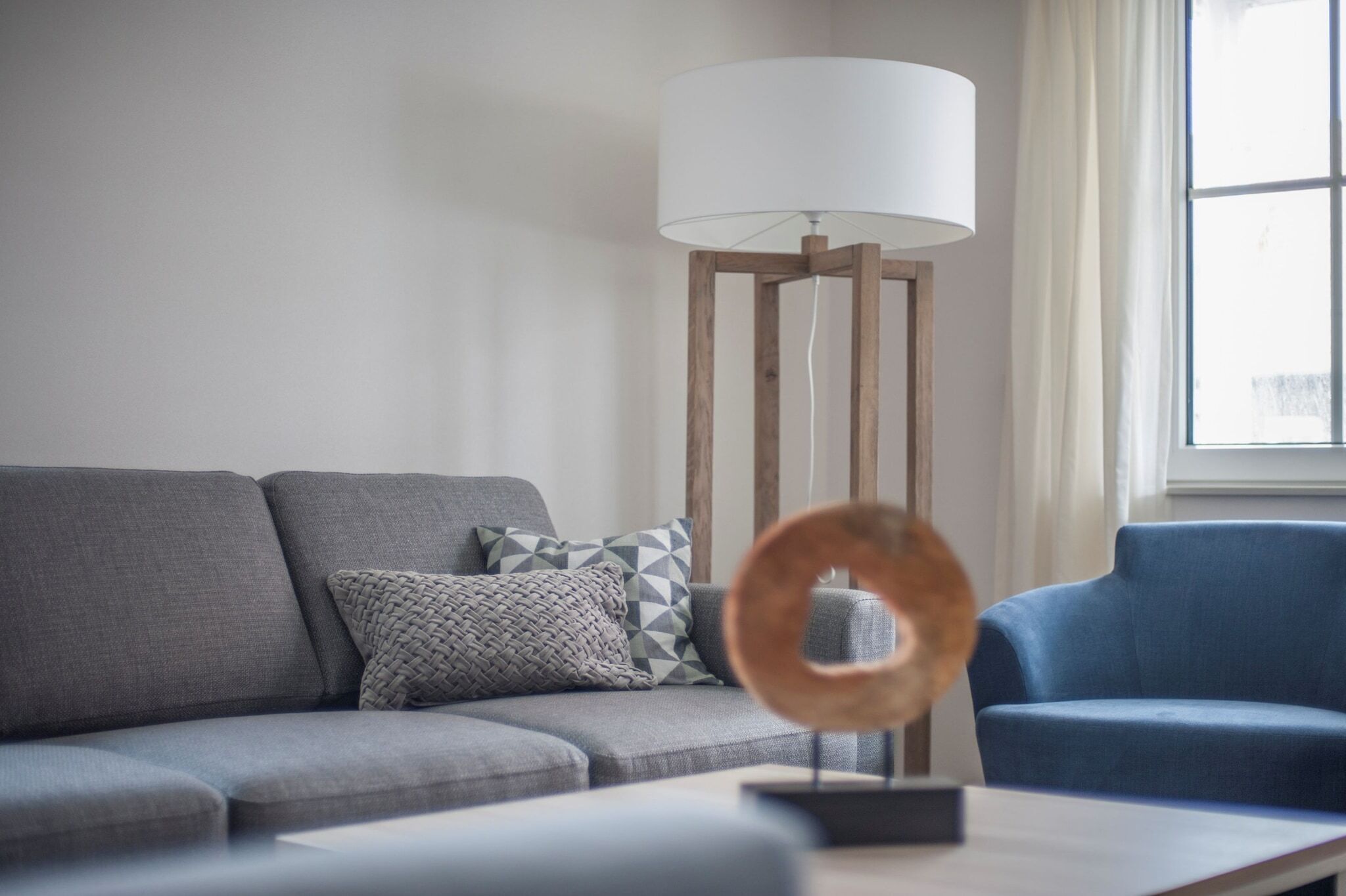 Een smart-tv en een open haard