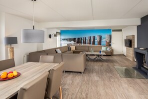 Smart TV, fireplace - Modern Villa with Jacuzzi (Kamperland)