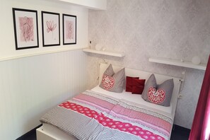 3 bedrooms, iron/ironing board, travel cot, free WiFi - Charmantes Ferienhaus mit Naturgarten (Kaltennordheim-Unterweid)