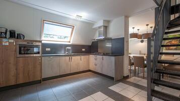 Refrigerador, microondas, parrilla de estufa y lavavajillas