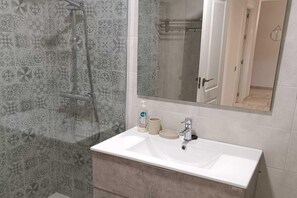 Combinació de dutxa i banyera i bidet 