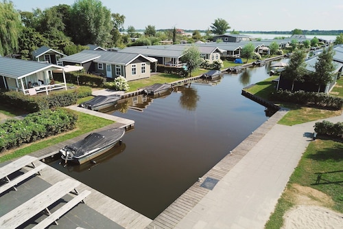 Giethoorn Lakehouse Retreat