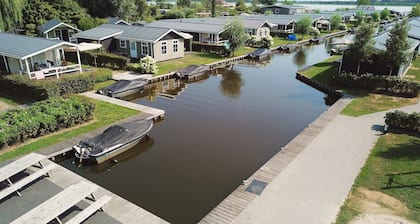 Giethoorn Lakehouse Retreat
