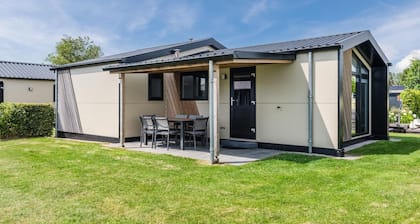 Giethoorn Lakehouse Retreat
