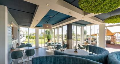 Villa in Hellevoetsluis near North Sea Beach