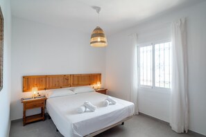 2 bedrooms, iron/ironing board, free WiFi, bed sheets