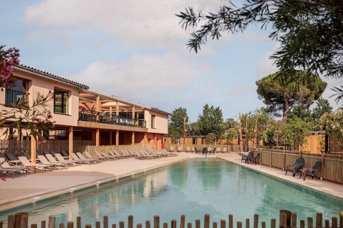 Sunny Chalet Close to Sea