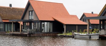 Villa by Weerribben Park