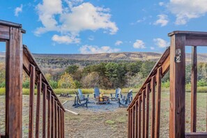 Property grounds - Black Bear Cabin - Fire pit - grill- view- pets-fireplace-king bed-wifi-gameroom (Berkeley Springs)