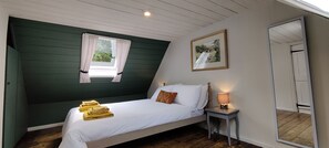 2 bedrooms, desk, iron/ironing board, travel cot