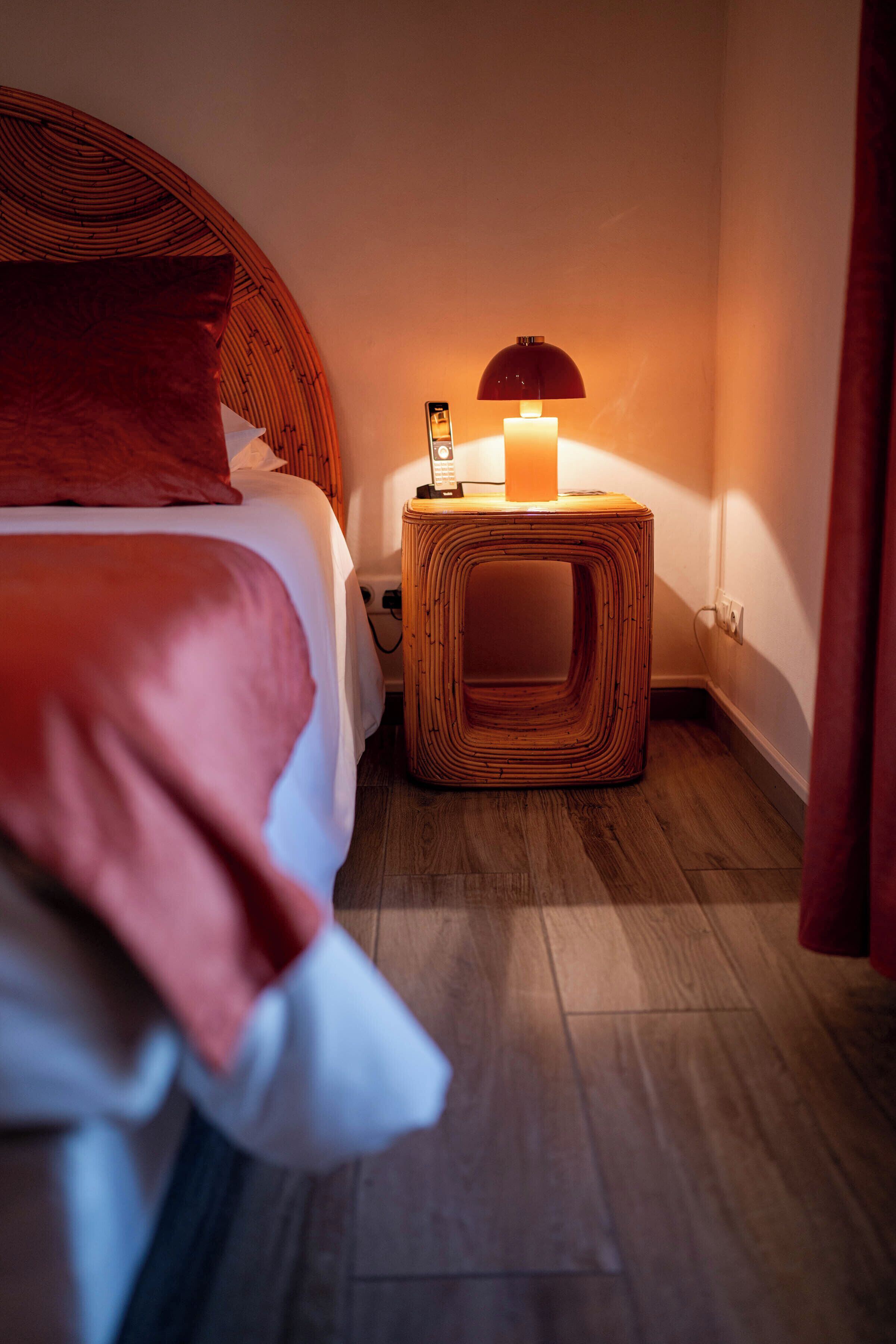 Caja de seguridad en la habitación y decoración personalizada 