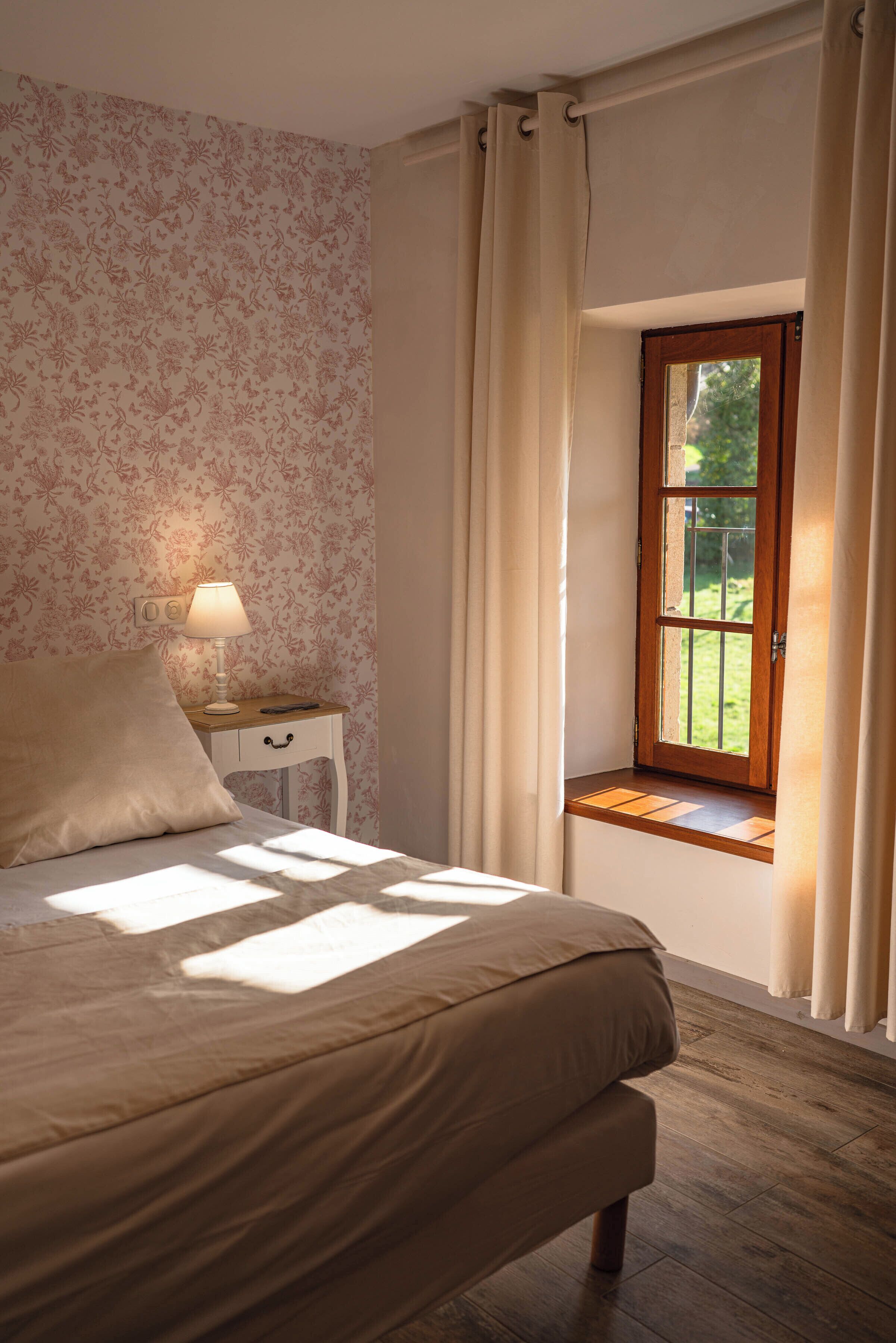 Caja de seguridad en la habitación y decoración personalizada 