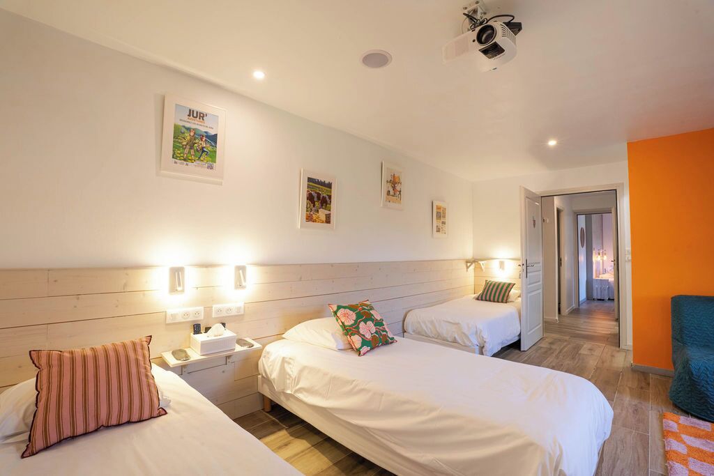 Caja de seguridad en la habitación y decoración personalizada 