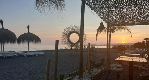 Apartment Right by the Sea! Refurbished. Spacious, Quiet and Luminous