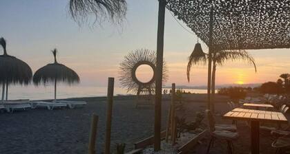 Apartment Right by the Sea! Refurbished. Spacious, Quiet and Luminous